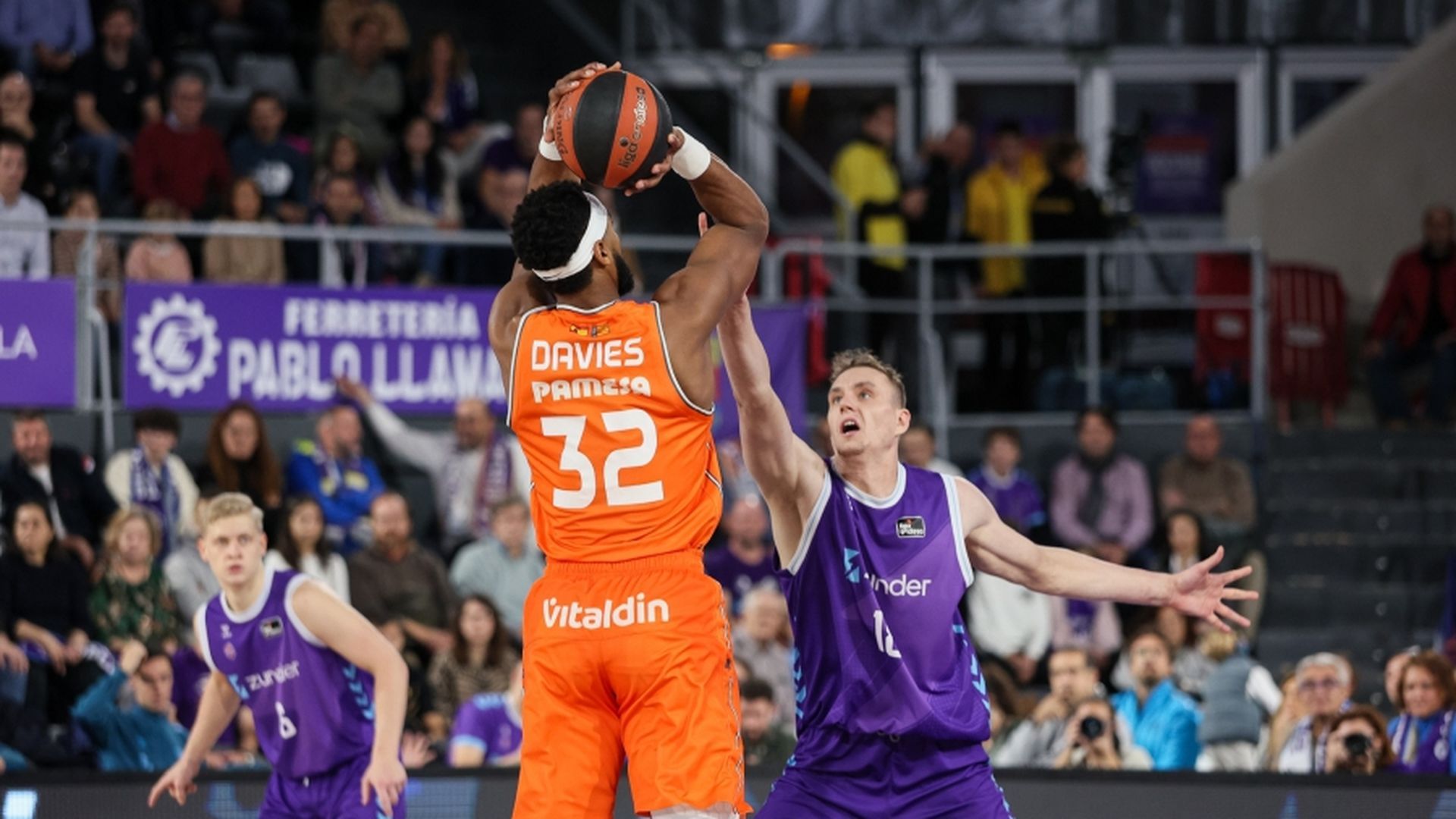 triunfo_coral_del_valencia_basket_en_la_primera_visita_al_zunder_palencia_77_101.jpg