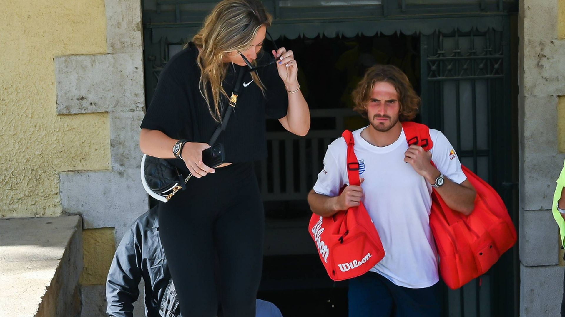 tsitsipas_y_badosa_antes_de_entrenar_cordon_press.jpg