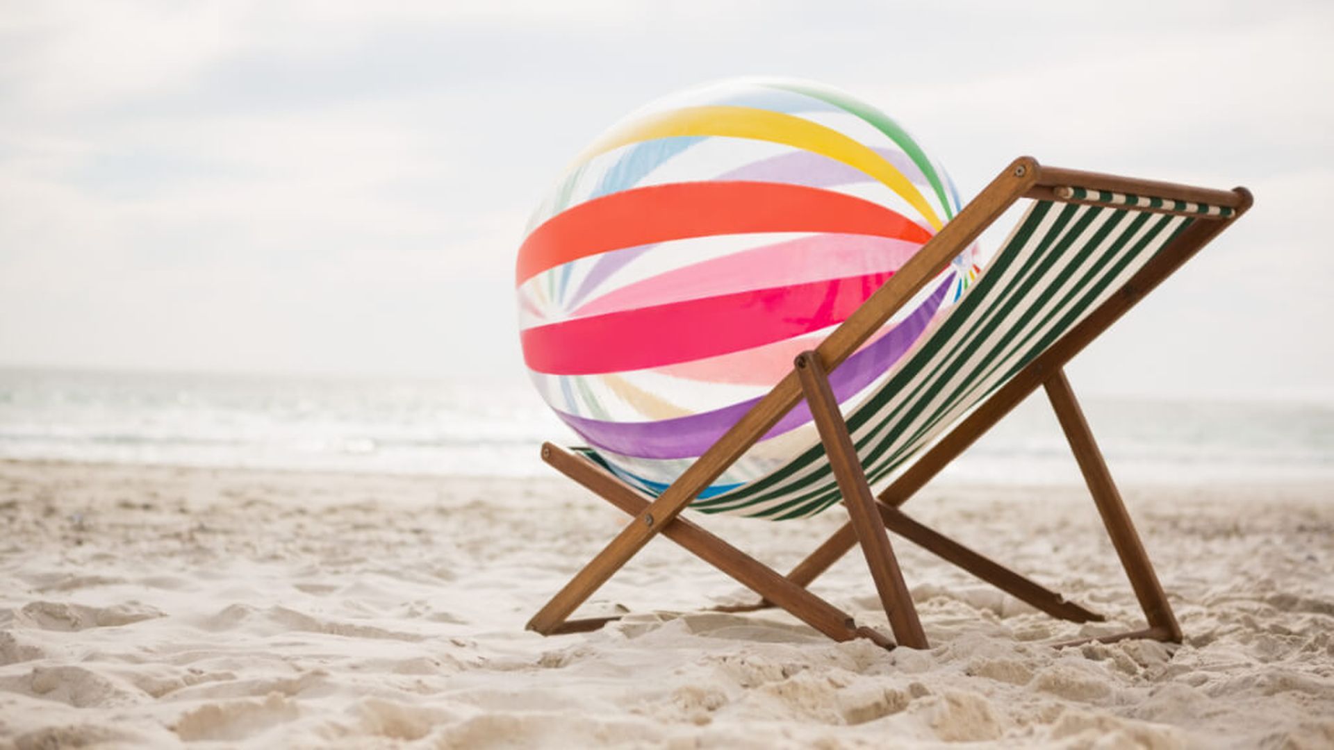 tumbona_pelota_playajpg_001.jpg tumbona_pelota_playajpg_001.jpg