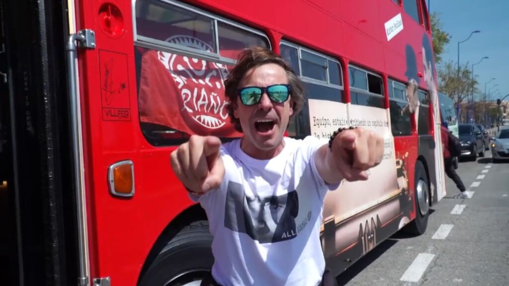 Reportaje de El Txoko, el bús inglés que ha viajado desde Bilbao a Sevilla