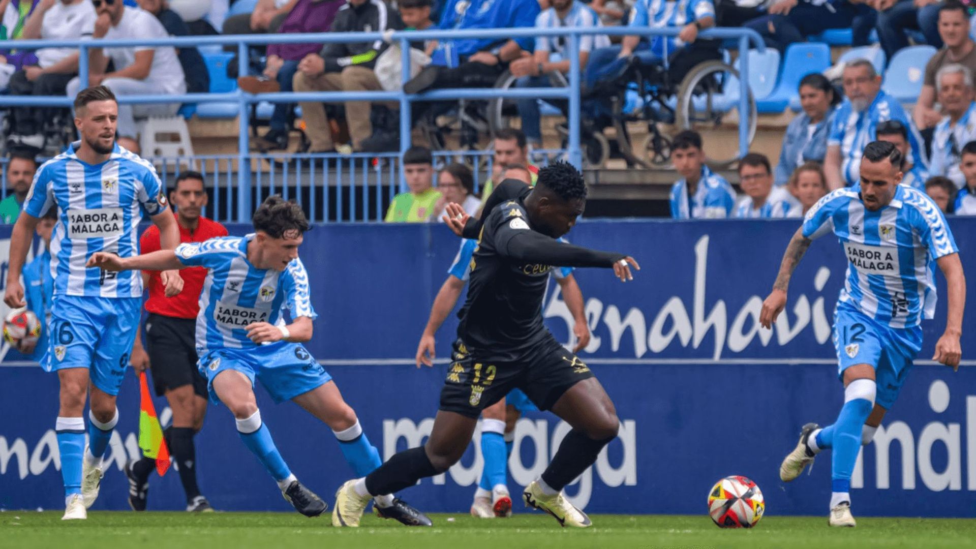 uche_trata_de_avanzar_ante_el_malaga_en_la_rosaleda_foto_ad_ceuta.png uche_trata_de_avanzar_ante_el_malaga_en_la_rosaleda_foto_ad_ceuta.png