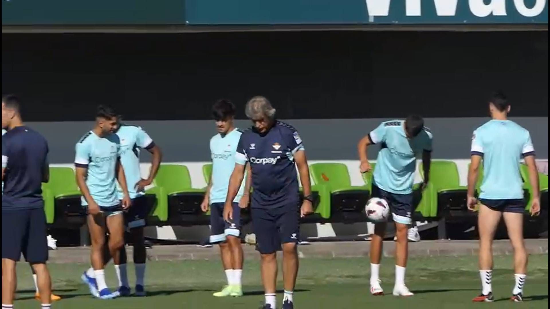 ultimo_entrenamiento_del_betis_antes_de_jugar_ante_el_valencia.jpg