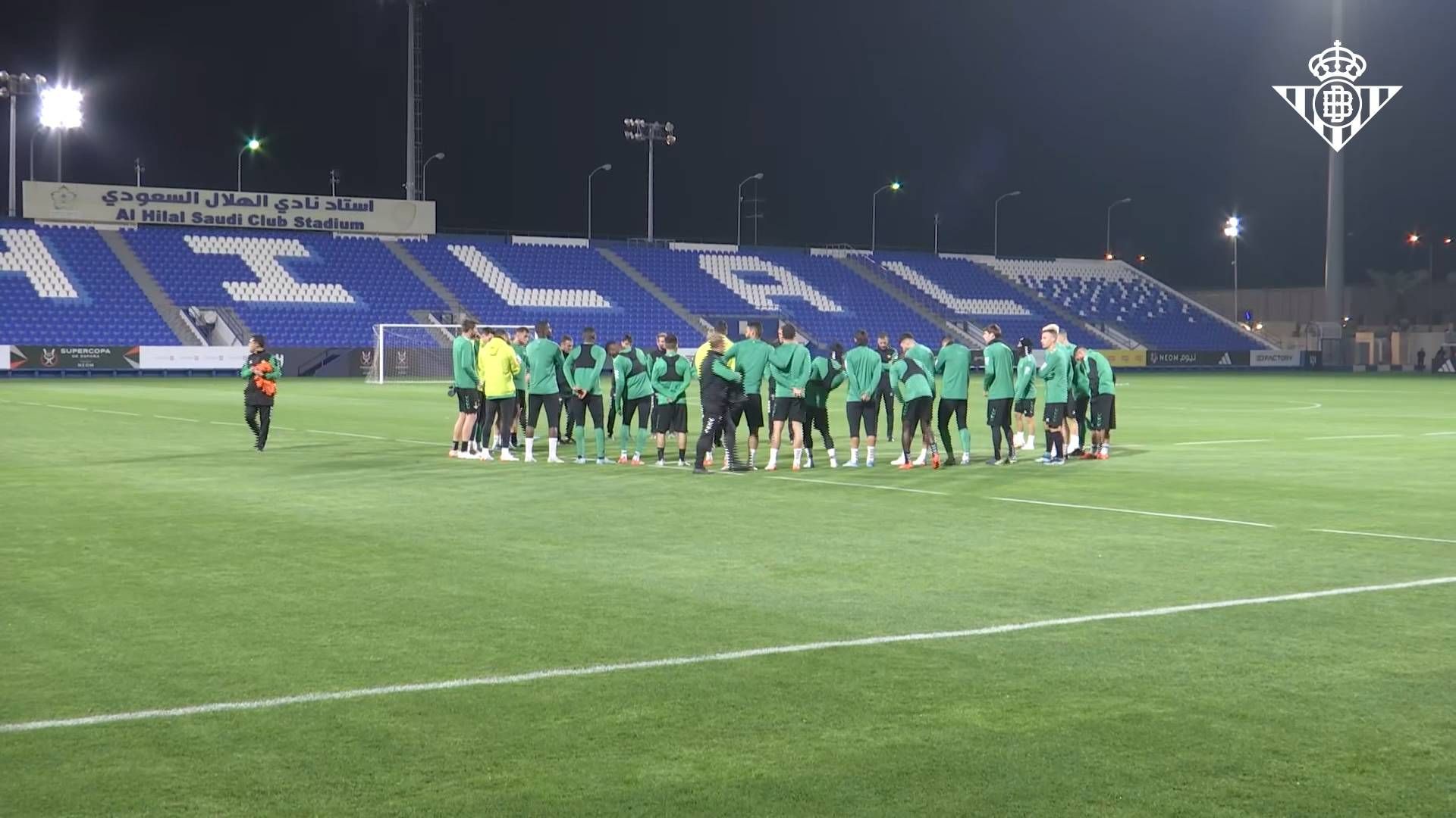 ultimo_entrenamiento_del_betis_antes_de_medirse_al_barca_en_la_supercopa_001.jpg