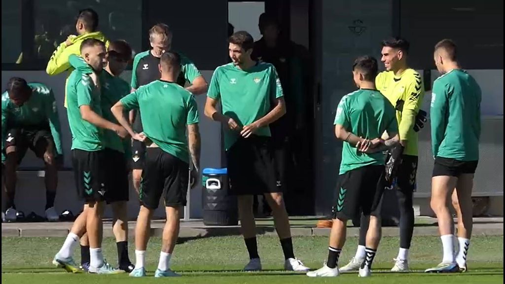 Último entrenamiento del Betis antes del derbi