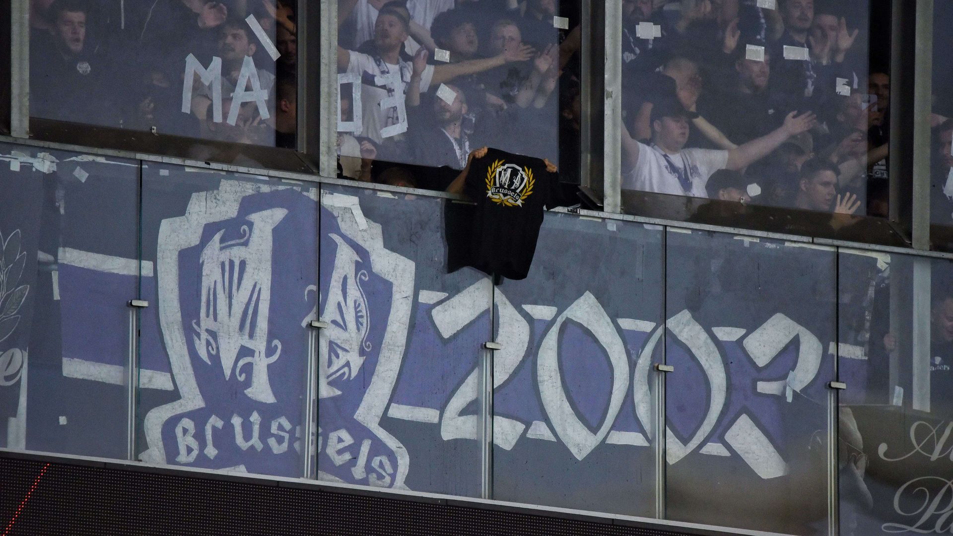 ultras_del_anderlecht_en_el_reale_arena_foto_giovanni_batista.jpeg
