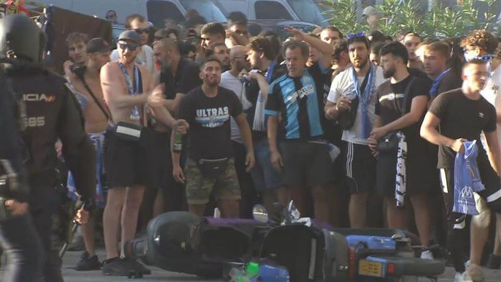 Altercados en las inmediaciones del Santiago Bernabéu con cargas policiales a los ultras del Marsella