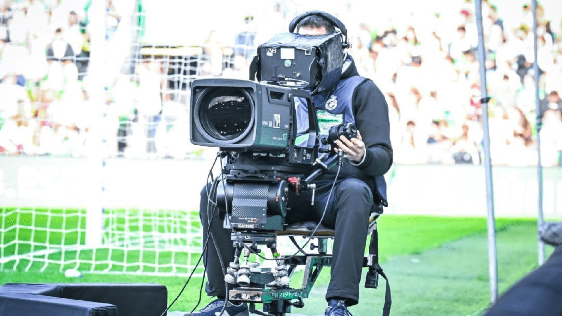 un_camara_de_television_en_el_sardinero_foto_laliga.png
