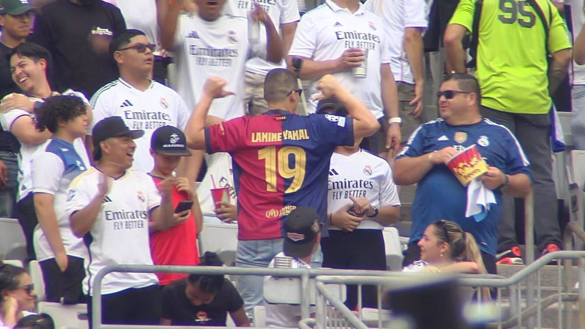 un_cule_con_la_camiseta_de_lamine_yamal_infiltrado_en_las_gradas_para_ver_al_real_madr.jpeg un_cule_con_la_camiseta_de_lamine_yamal_infiltrado_en_las_gradas_para_ver_al_real_madr.jpeg