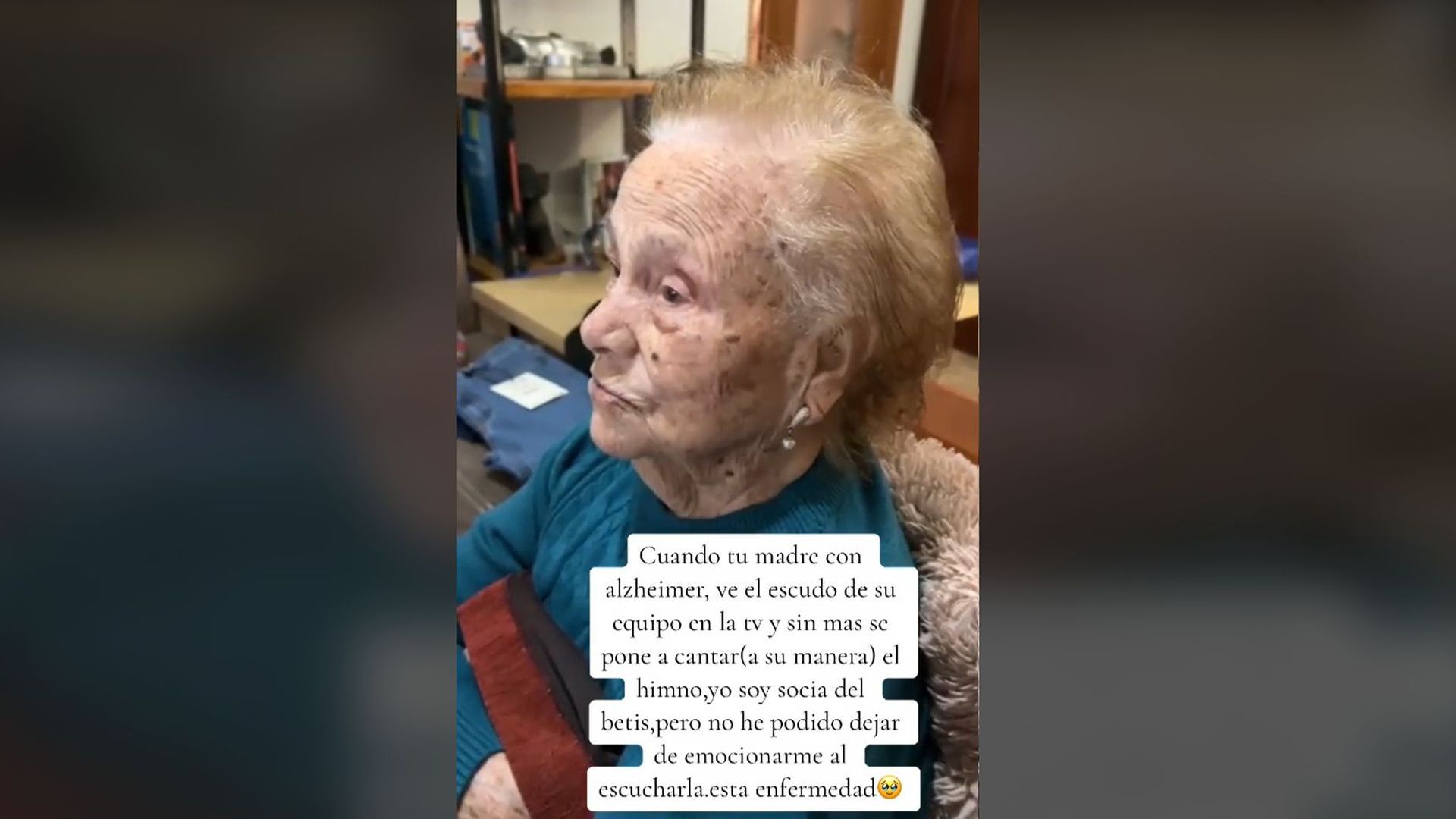 una_aficionada_del_sevilla_con_alzheimer_canta_el_himno_del_centenario.png