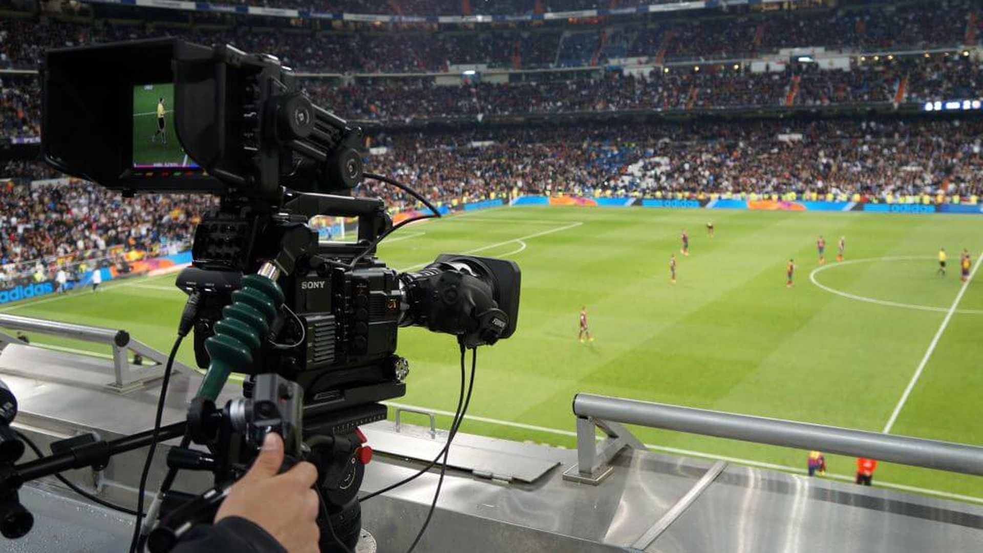 una_camara_de_television_en_el_bernabeu_archivo.jpg una_camara_de_television_en_el_bernabeu_archivo.jpg