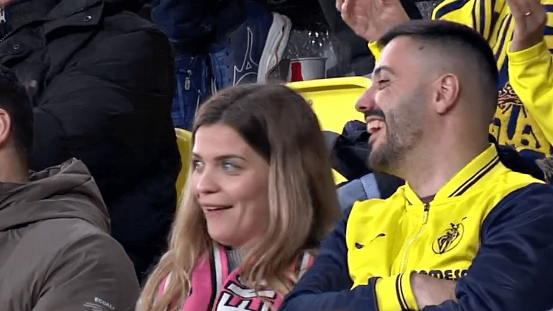 una_pareja_viendo_el_villarreal_valencia_foto_movistar__001.png