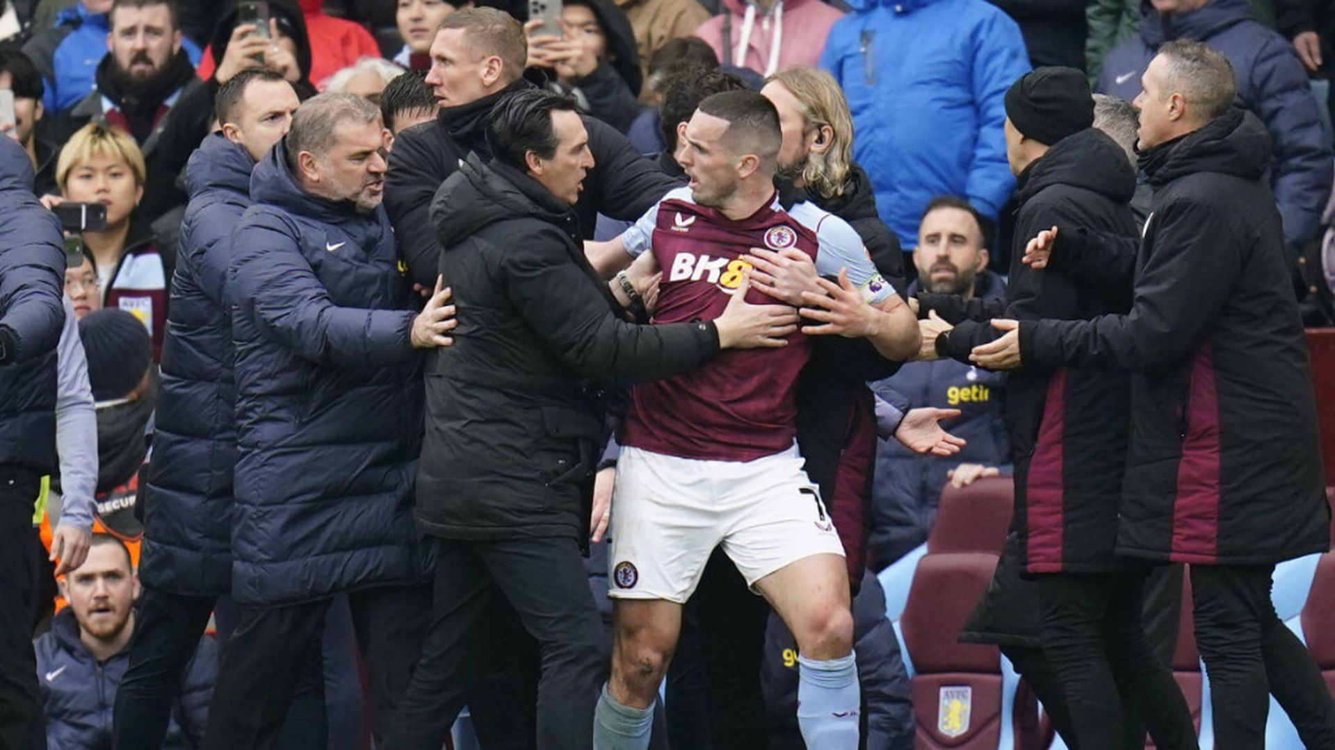 unai_emery_separando_a_john_mcginn_fuente_cordon_press.jpg unai_emery_separando_a_john_mcginn_fuente_cordon_press.jpg