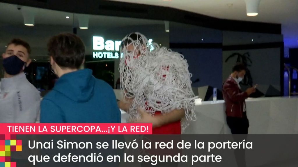 Unai Simón se lleva toda la red a casa