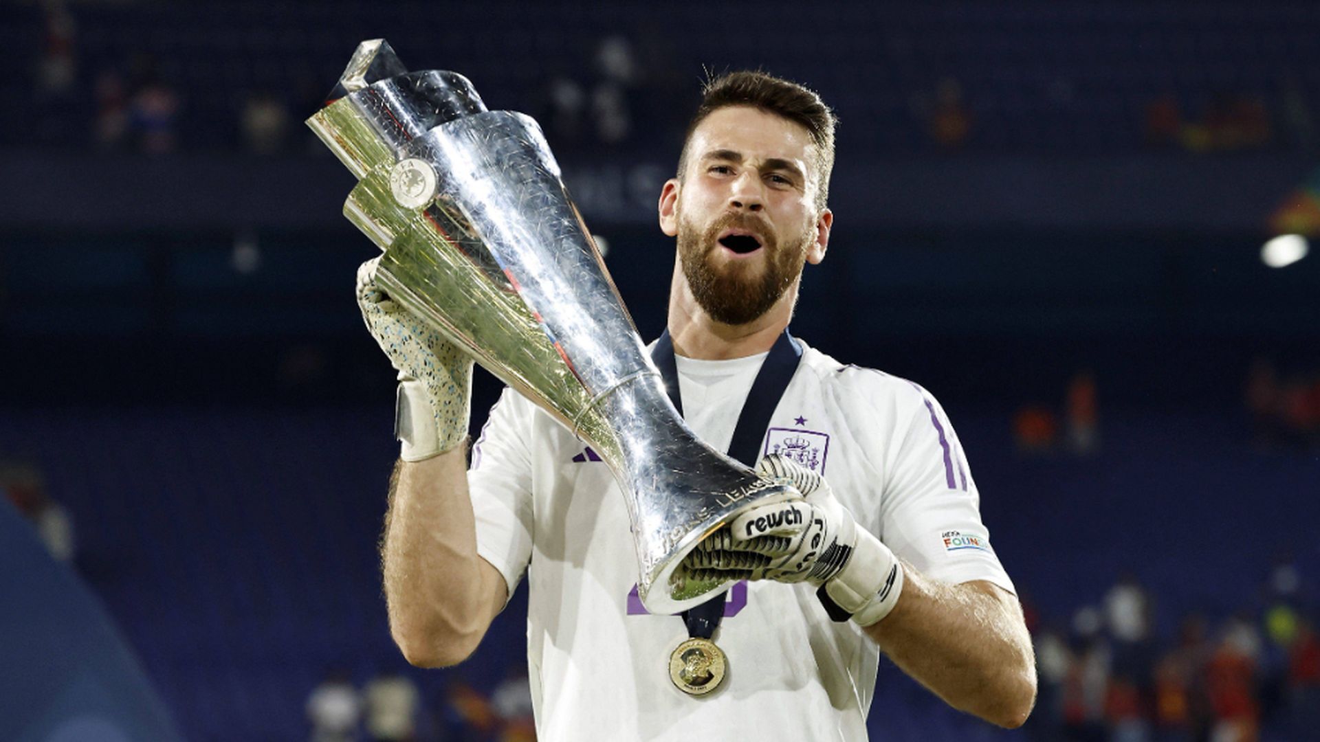 unai_simon_se_convierte_en_el_heroe_de_la_final_al_parar_dos_penaltis.jpg unai_simon_se_convierte_en_el_heroe_de_la_final_al_parar_dos_penaltis.jpg