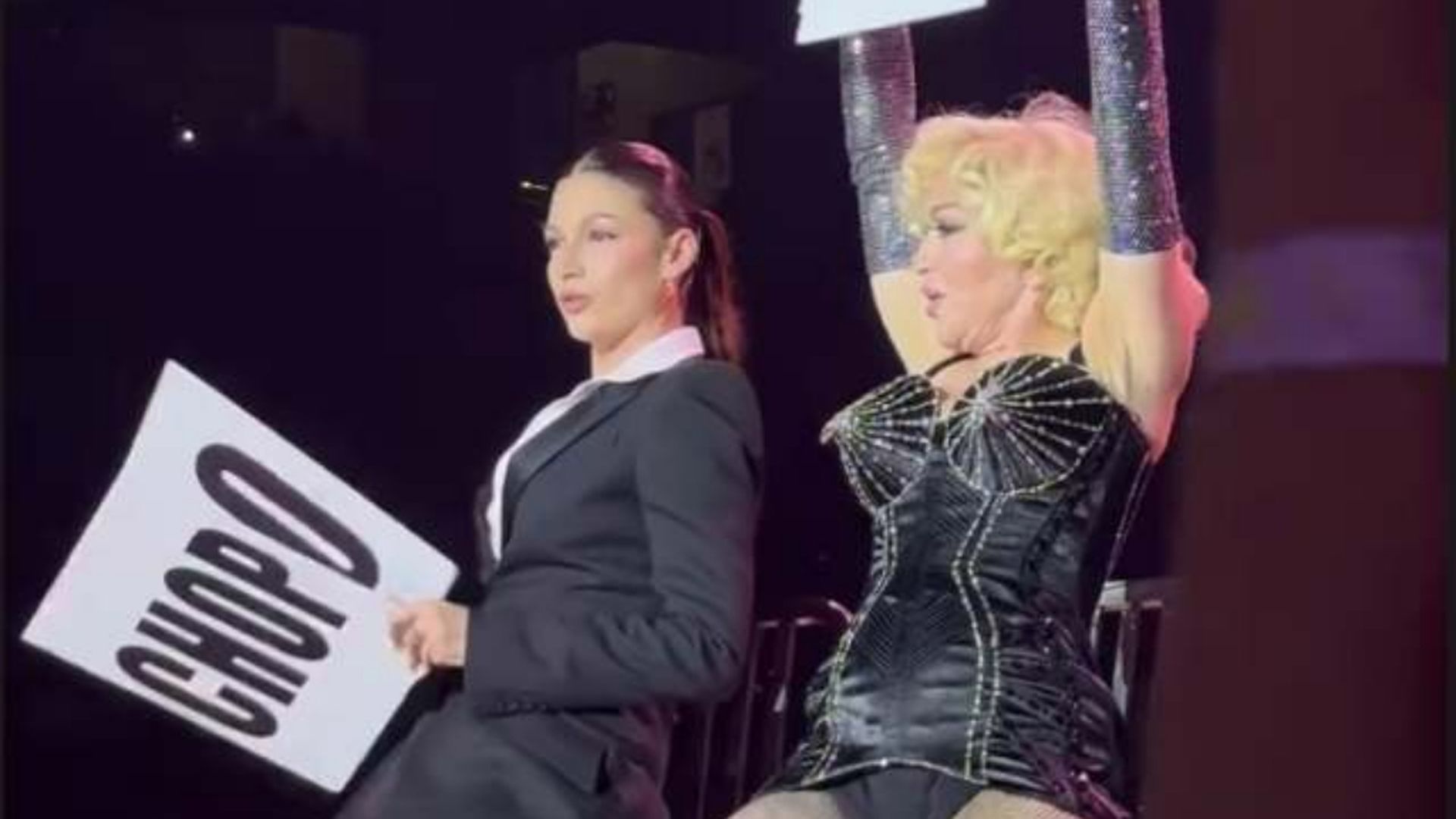 ursula_corbero_y_madonna_en_el_concierto_de_barcelona__mirandamakaroff_001.jpg