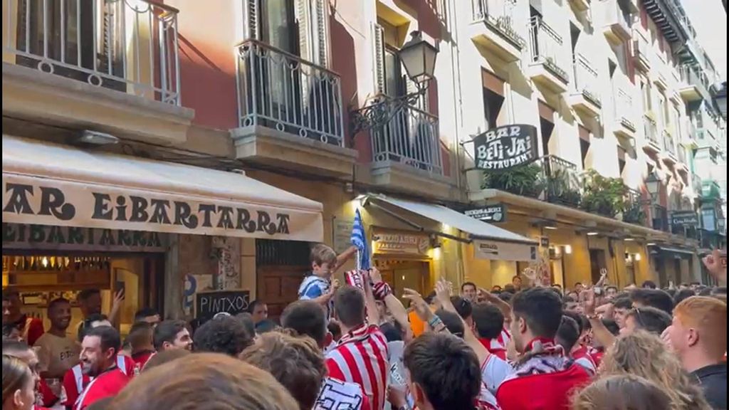 vacile de los bilbaínos: "He visto un txuri urdin" cantan en Lo Viejo