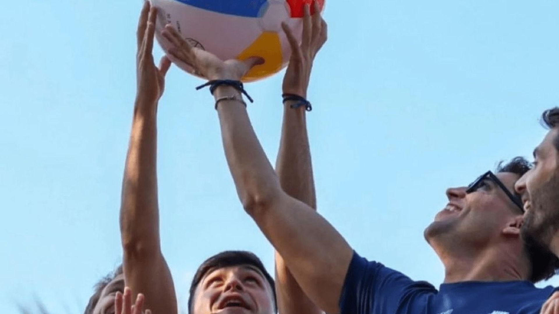 vacile_del_barcelona_a_vinicius_con_un_balon_de_playa_foto_x_001.png vacile_del_barcelona_a_vinicius_con_un_balon_de_playa_foto_x_001.png