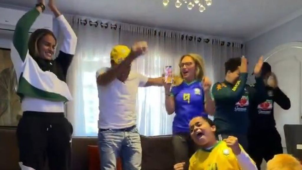 Gabi Nunes celebra la llamada olímpica con Brasil