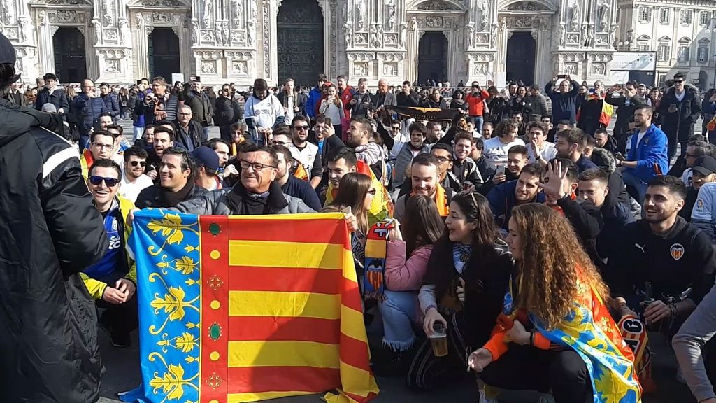 Ambientazo de la afición del Valencia en Milán