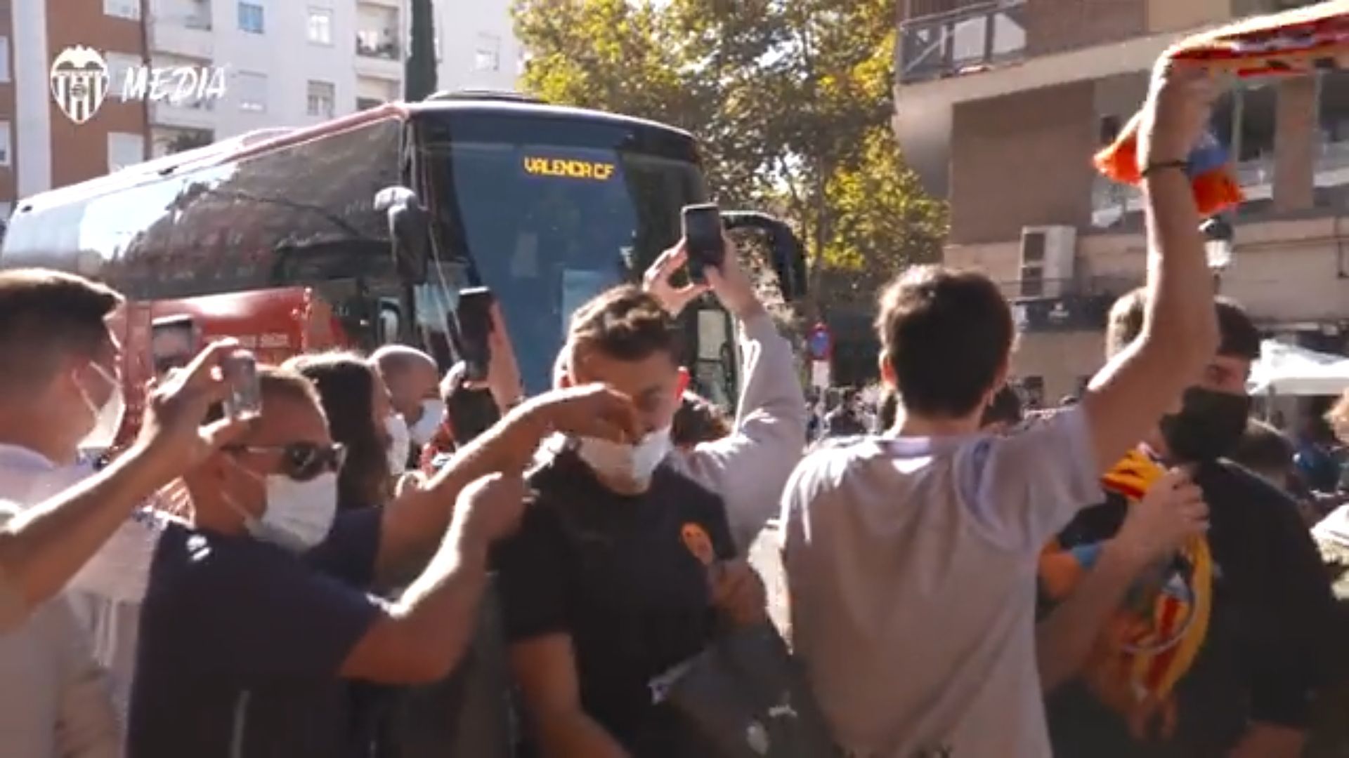 valencia_atletico_bordalas_llega_a_mestalla_aplaudiendo.jpg