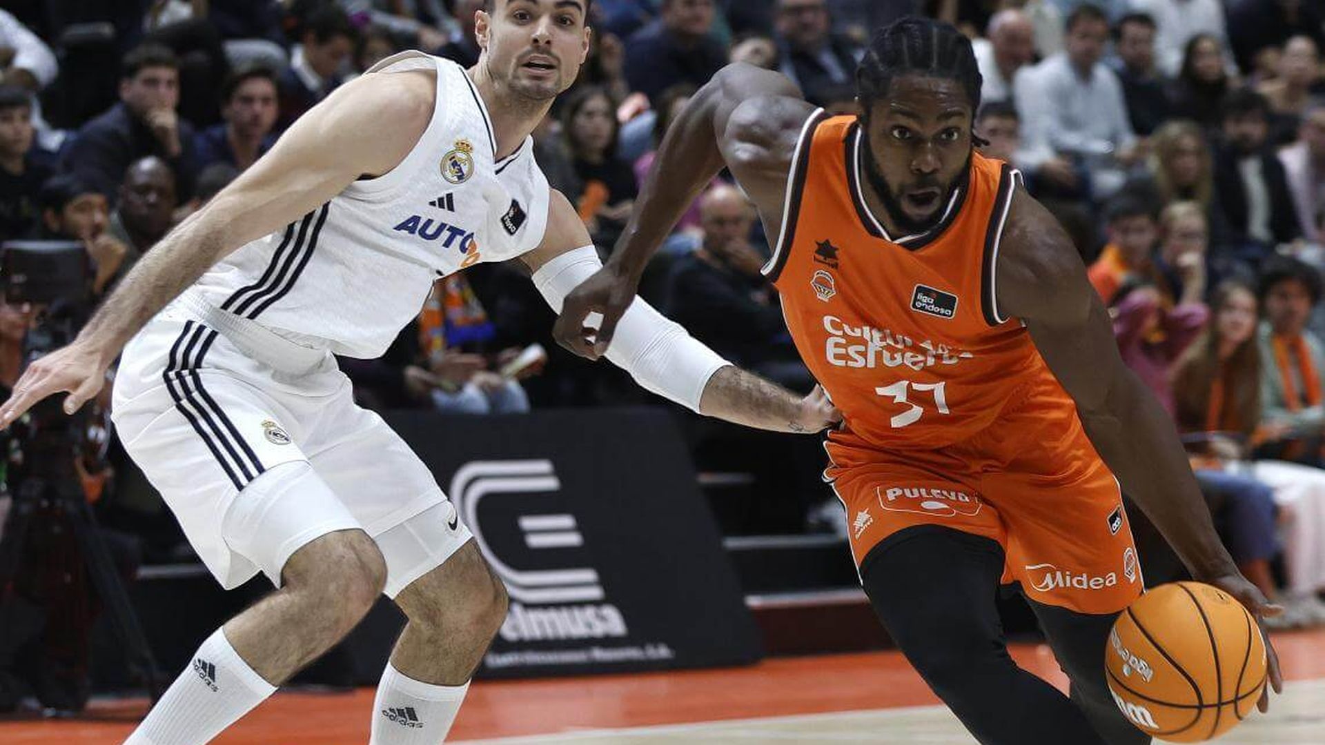 valencia_basket_afronta_el_reto_de_frenar_la_racha_en_liga_endesa_del_real_madrid.jpg
