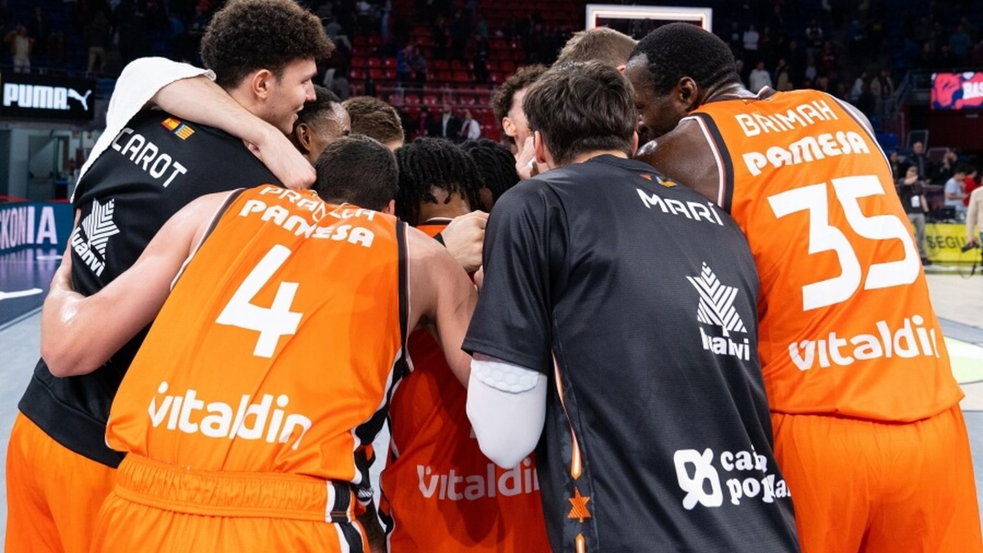 valencia_basket_arrasa_en_vitoria_y_gana_al_baskoni_001.jpg