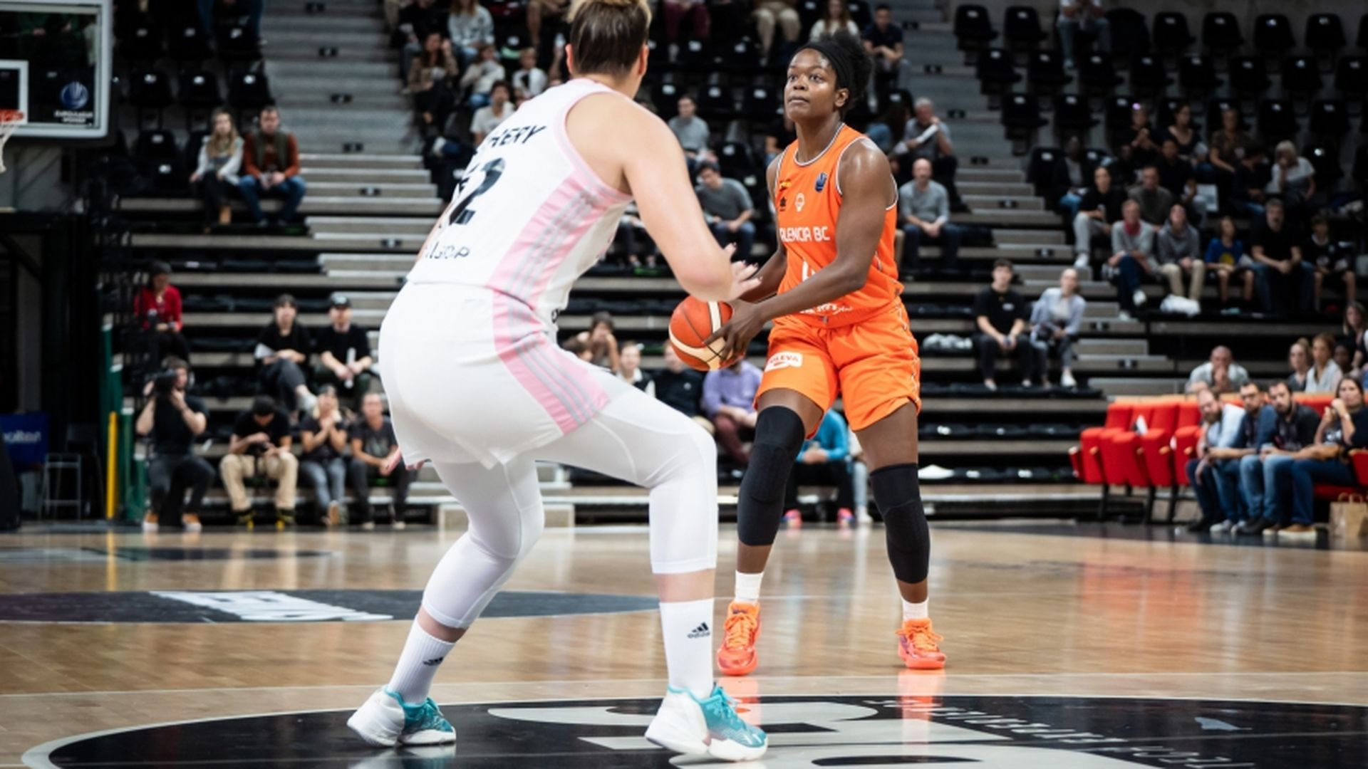 valencia_basket_busca_mantener_sus_opciones_en_euroliga_ante_un_necesitado_ldlc_asvel.jpg valencia_basket_busca_mantener_sus_opciones_en_euroliga_ante_un_necesitado_ldlc_asvel.jpg