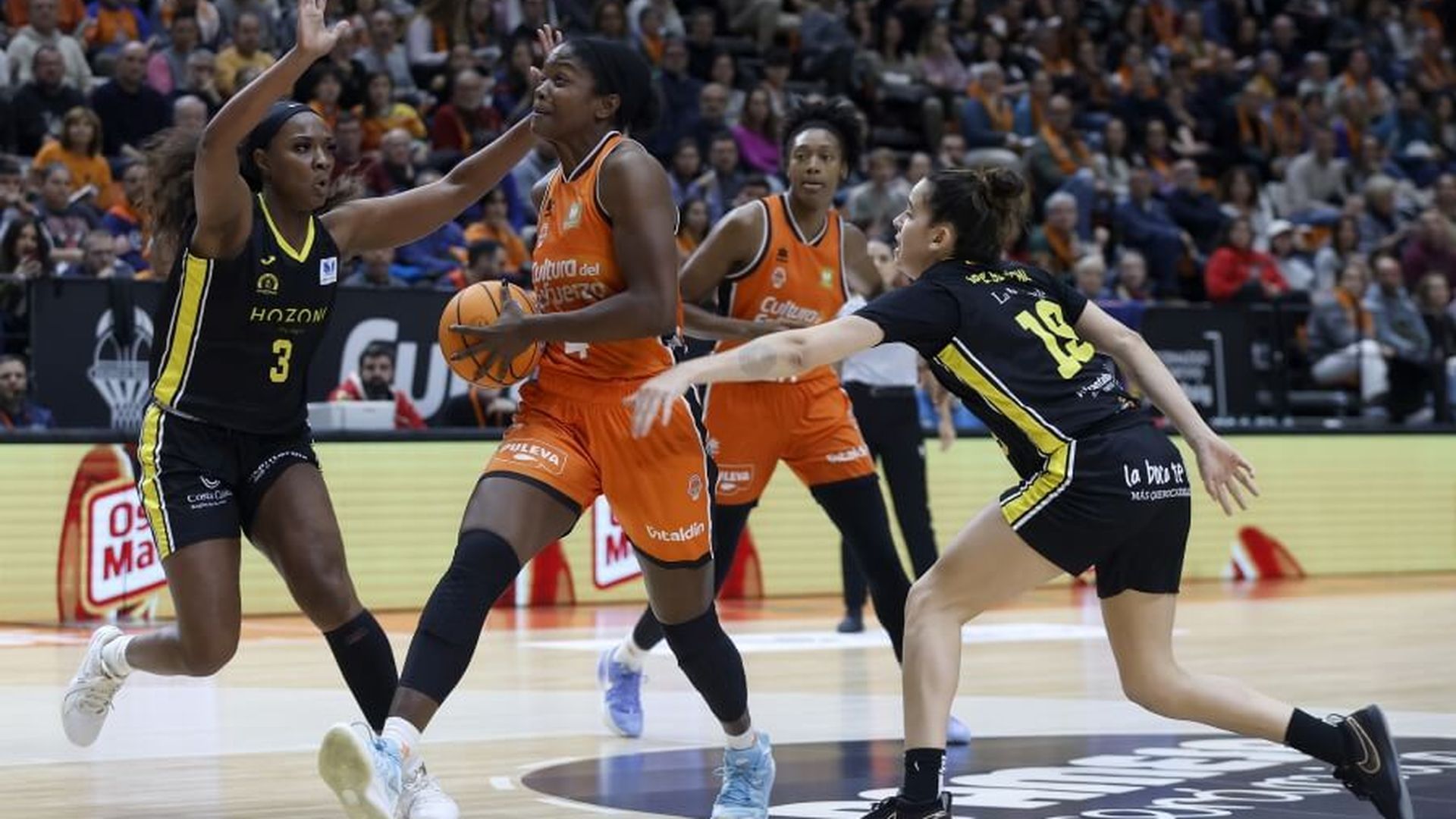 valencia_basket_cierra_un_2024_de_ensueno_con_una_meritoria_victoria_ante_hozno_global_001.jpg valencia_basket_cierra_un_2024_de_ensueno_con_una_meritoria_victoria_ante_hozno_global_001.jpg