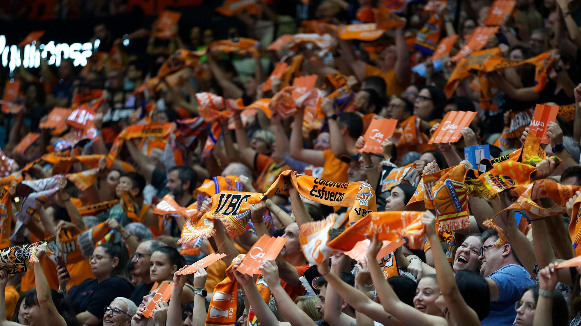 valencia_basket_culmina_la_fiesta_en_la_fonteta_con_victoria_81_68_001.jpeg valencia_basket_culmina_la_fiesta_en_la_fonteta_con_victoria_81_68_001.jpeg
