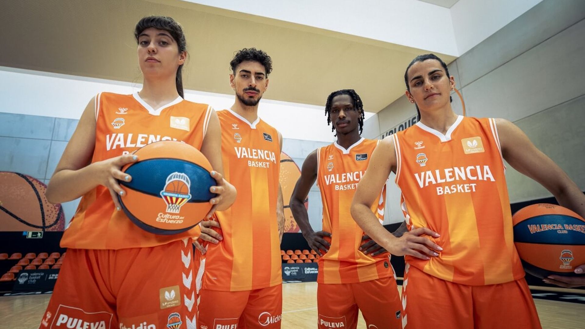 valencia_basket_presenta_su_nueva_piel_naranja_para_estrenar_el_roig_arena_001.jpg
