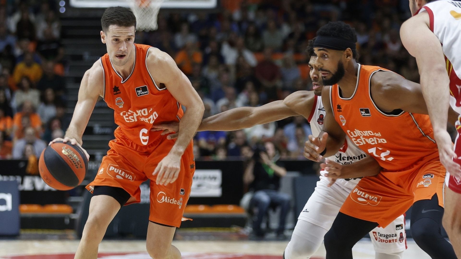 valencia_basket_quiere_consolidar_su_mejora_en_la_complicada_pista_del_casademont_zara.jpg valencia_basket_quiere_consolidar_su_mejora_en_la_complicada_pista_del_casademont_zara.jpg