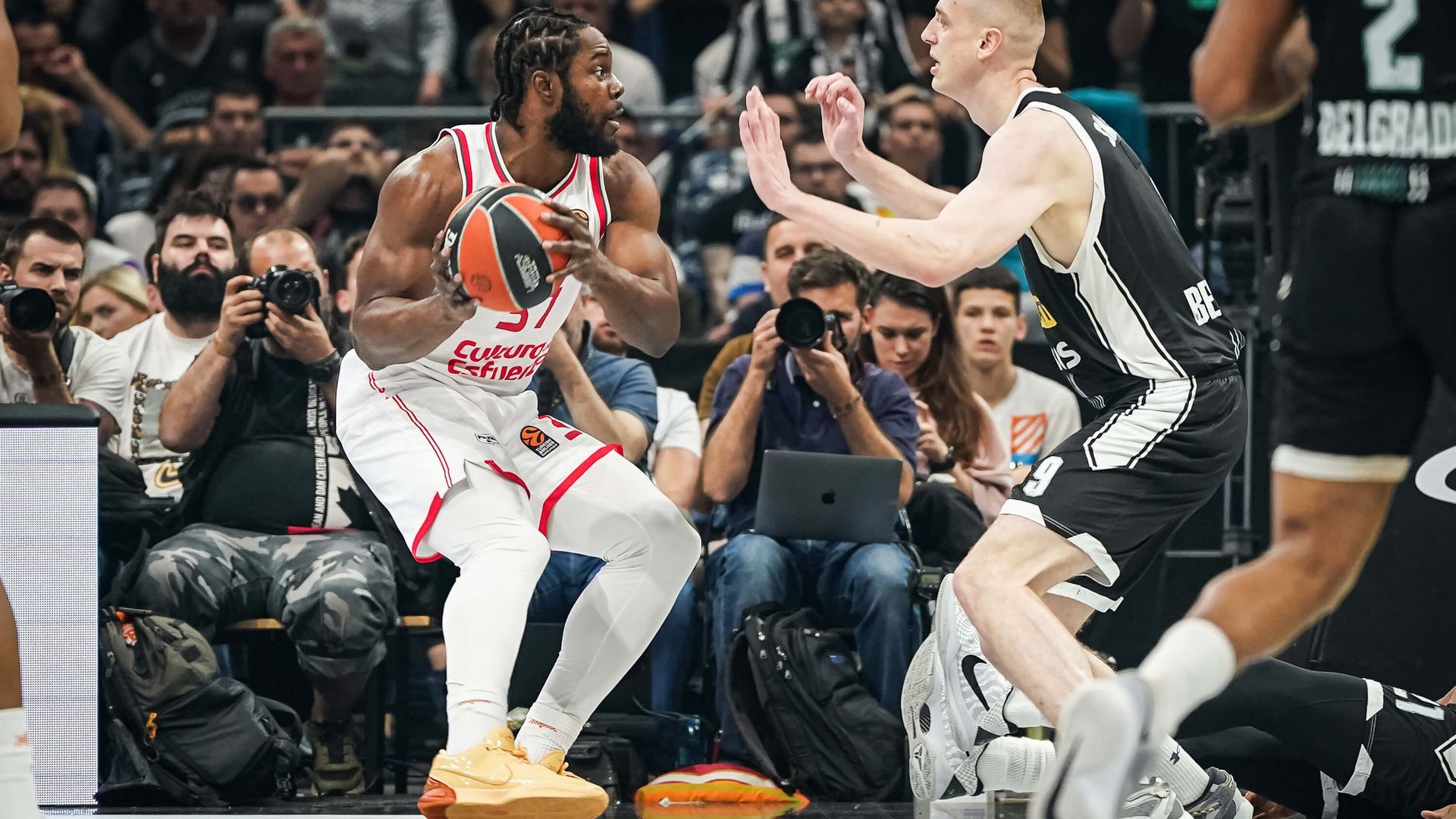 valencia_basket_se_despide_de_la_euroliga_con_derrota_en_la_pista_del_partizan_79_66_001.jpeg valencia_basket_se_despide_de_la_euroliga_con_derrota_en_la_pista_del_partizan_79_66_001.jpeg