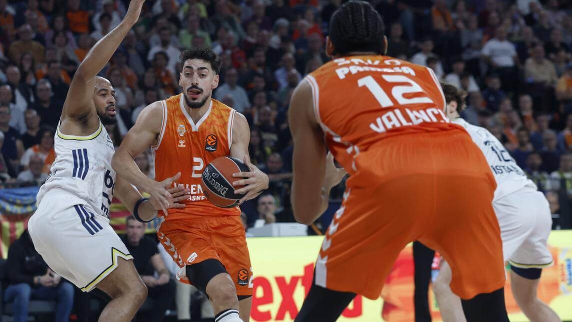 valencia_basket_tumba_al_fenerbahce_foto_m_a_polo_002.jpg