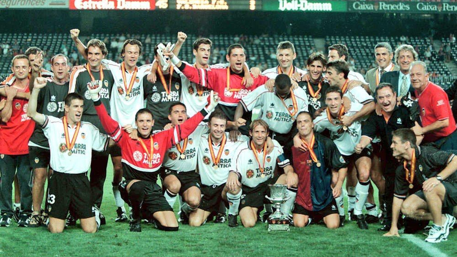 valencia_cf_campeon_de_la_supercopa_de_espana_de_1999.jpeg
