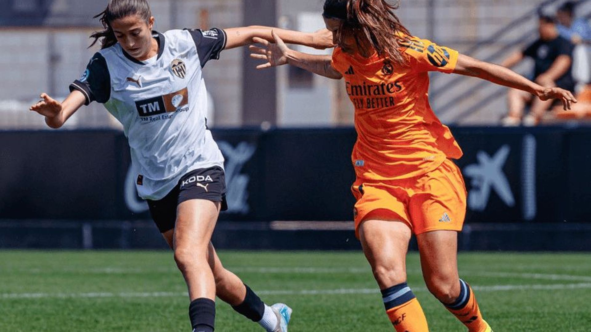 valencia_cf_femenino_001.png valencia_cf_femenino_001.png