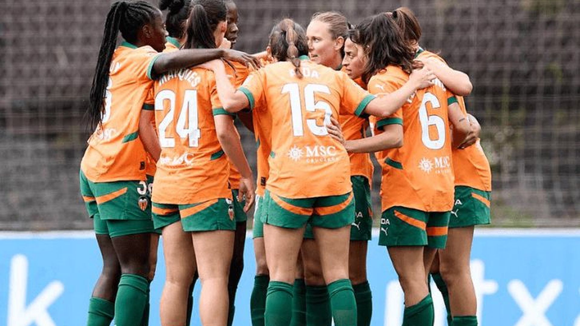 valencia_cf_femenino_vence_a_la_real_sociedad_002.png valencia_cf_femenino_vence_a_la_real_sociedad_002.png