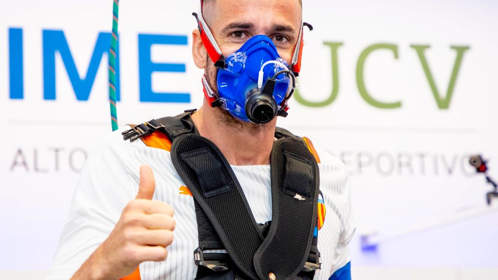 Los jugadores del Valencia pasan los reconocimientos médicos antes de iniciar la pretemporada 21-22