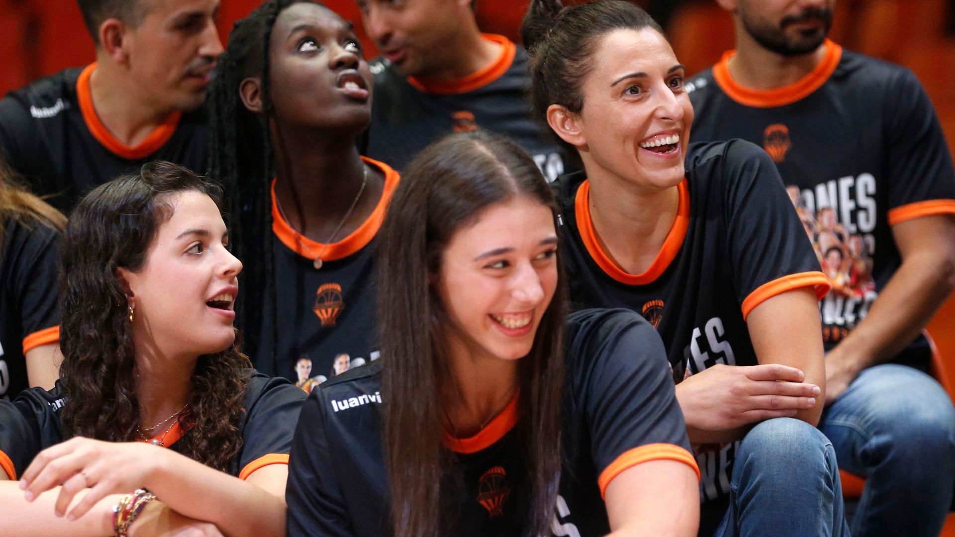 valencia_se_vuelca_con_las_campeonas_del_valencia_basket_003.jpg