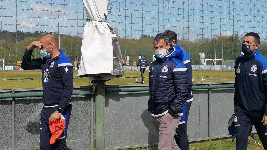 Las leyendas siguen cerca del Deportivo: Manuel Pablo, Valerón y Fran contemplan el entrenamiento