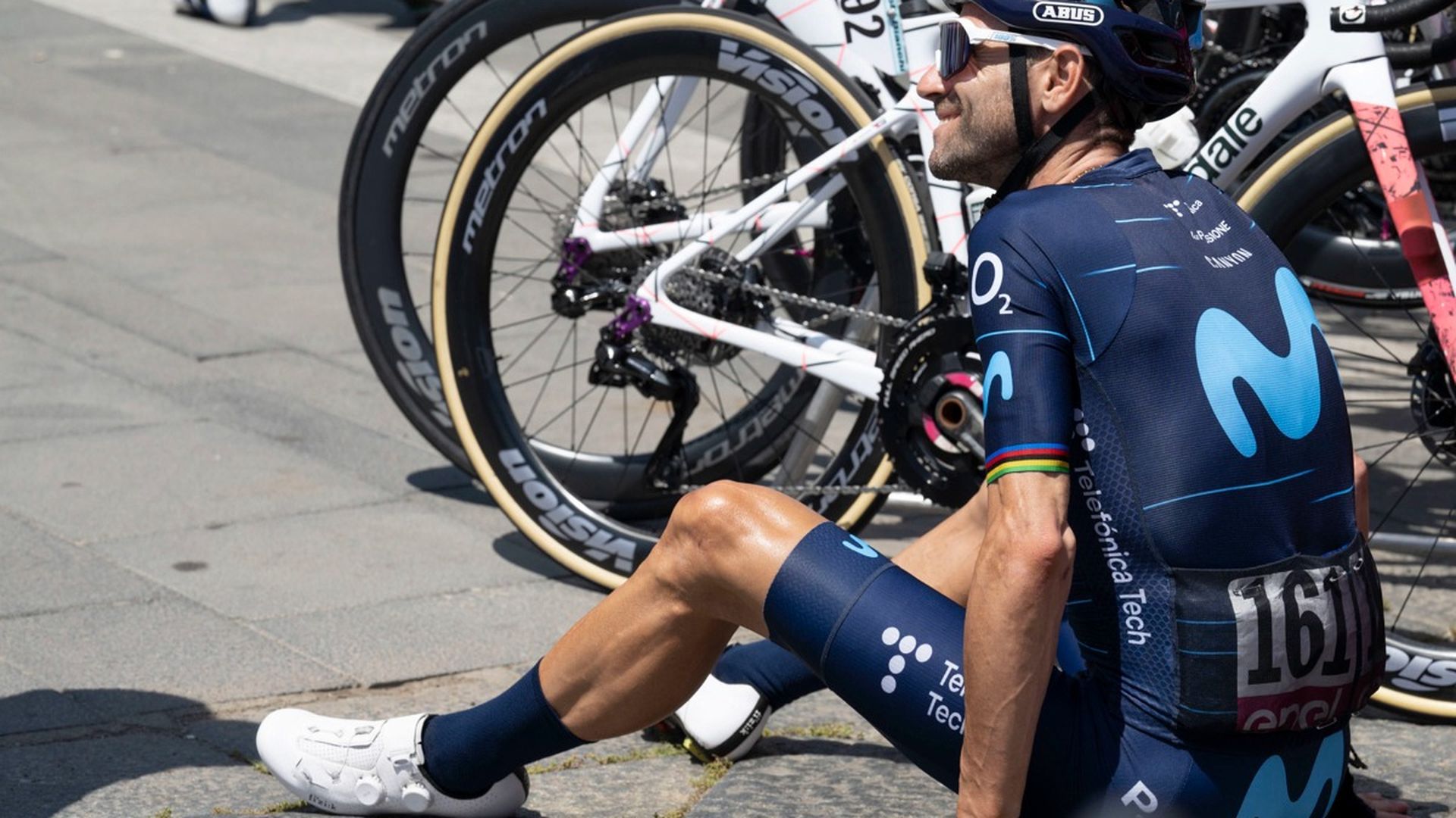 valverde_durante_el_giro_de_italia_foto_efe.jpeg