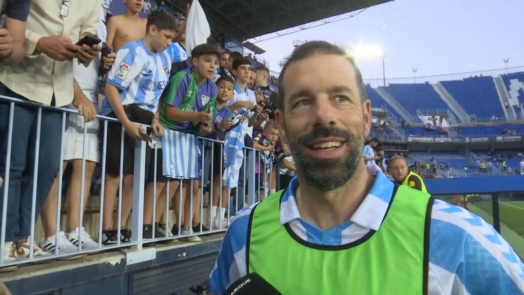Van Nistelrooy y su cariño en la vuelta a La Rosaleda