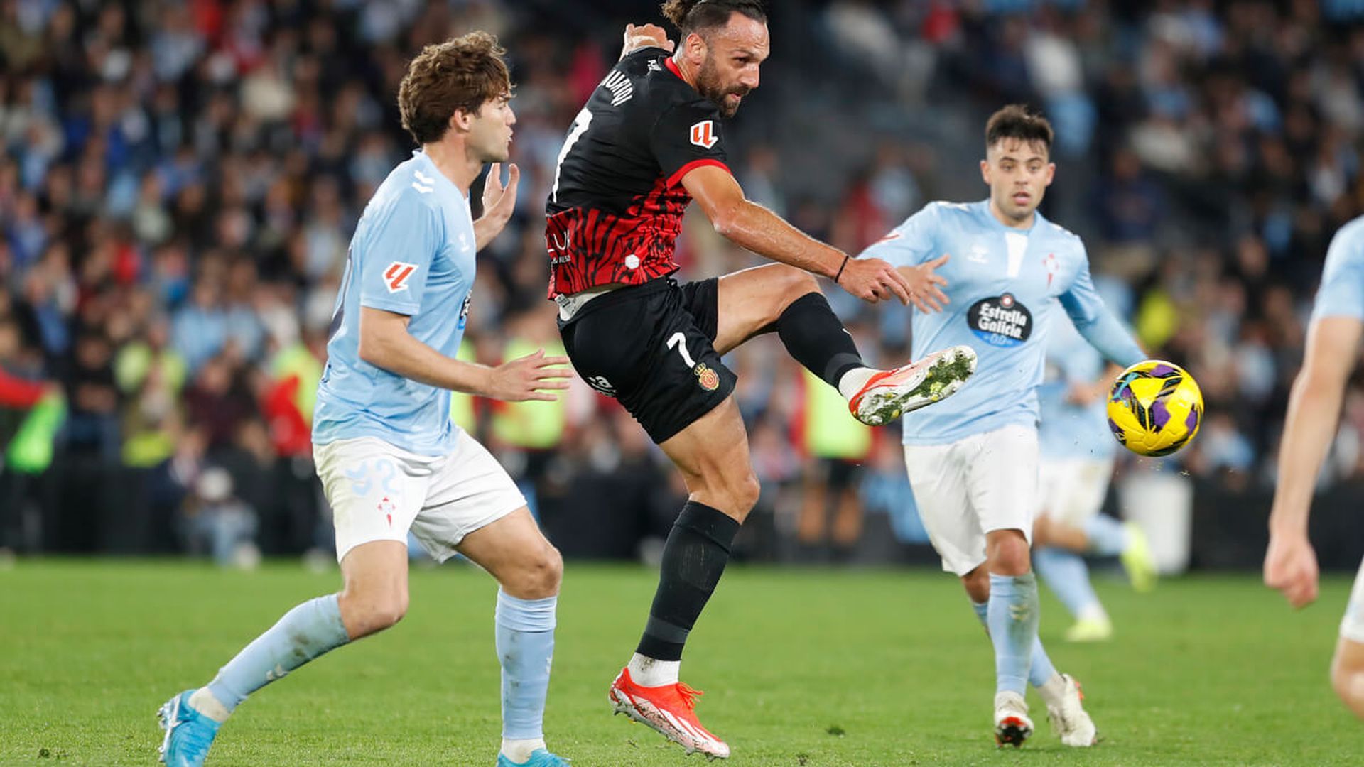 vedat_muriqi_en_el_celta_mallorca.jpg