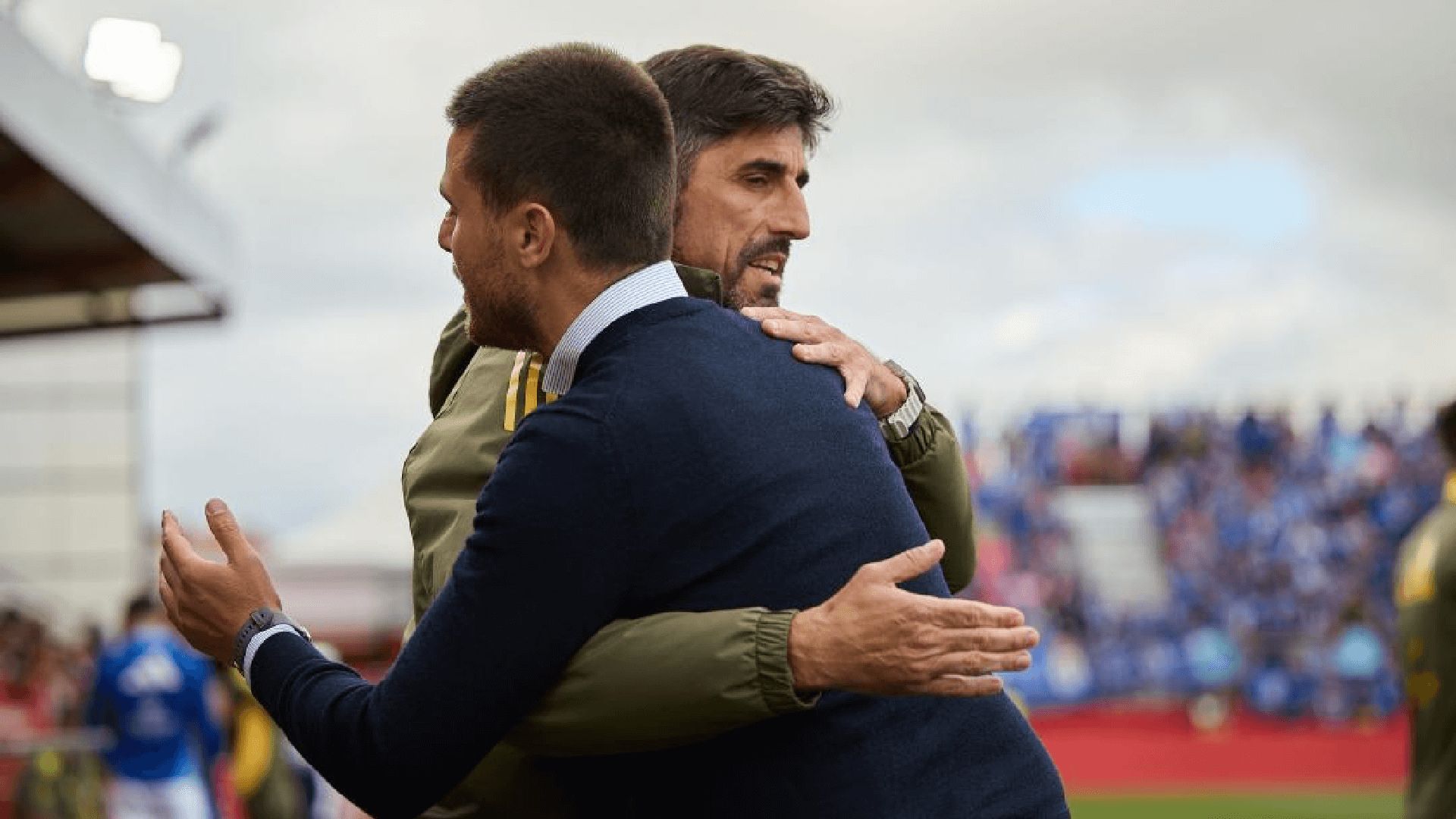 veljko_paunovic_y_alessio_lisci_se_abrazan_antes_del_mirandes_oviedo_foto_laliga.png