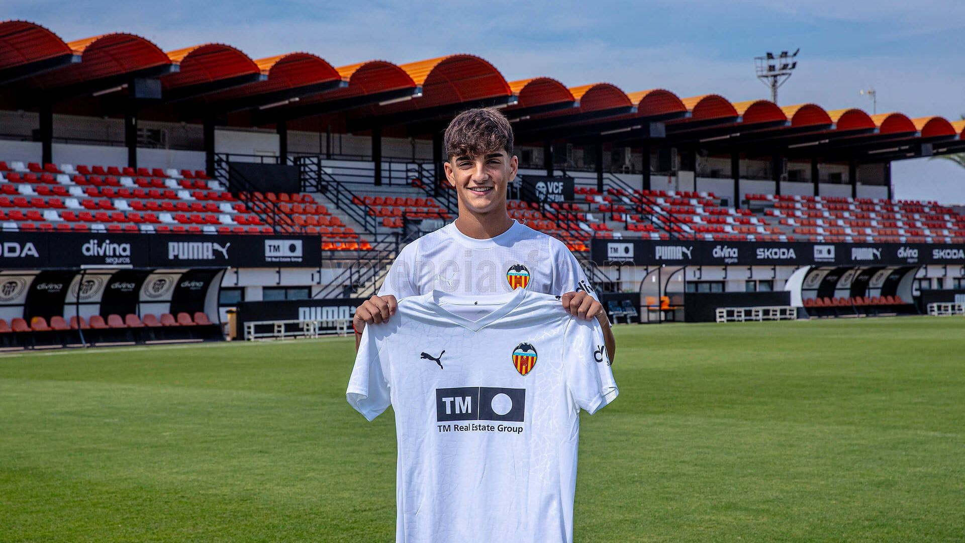 victor_fernandez_jugara_en_el_valencia_cf_foto_valencia_cf_001.jpg