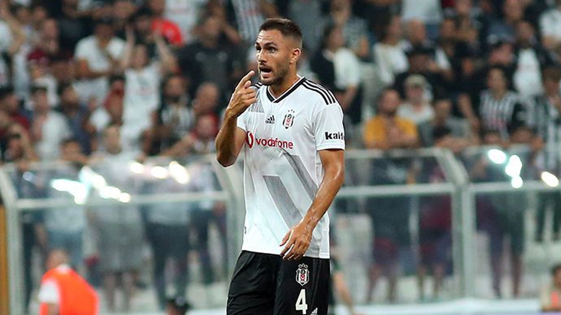 victor_ruiz_besiktas_001.jpg