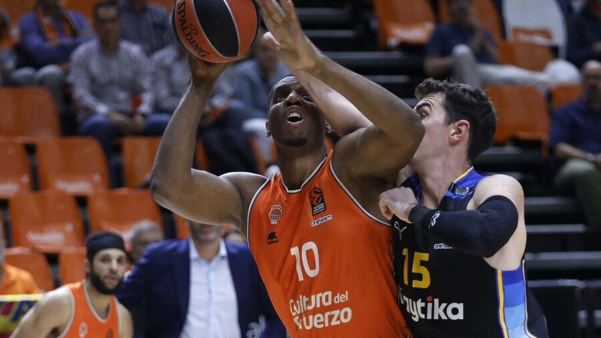 victoria_del_valencia_basket_en_la_primera_vuelta_001.jpg victoria_del_valencia_basket_en_la_primera_vuelta_001.jpg