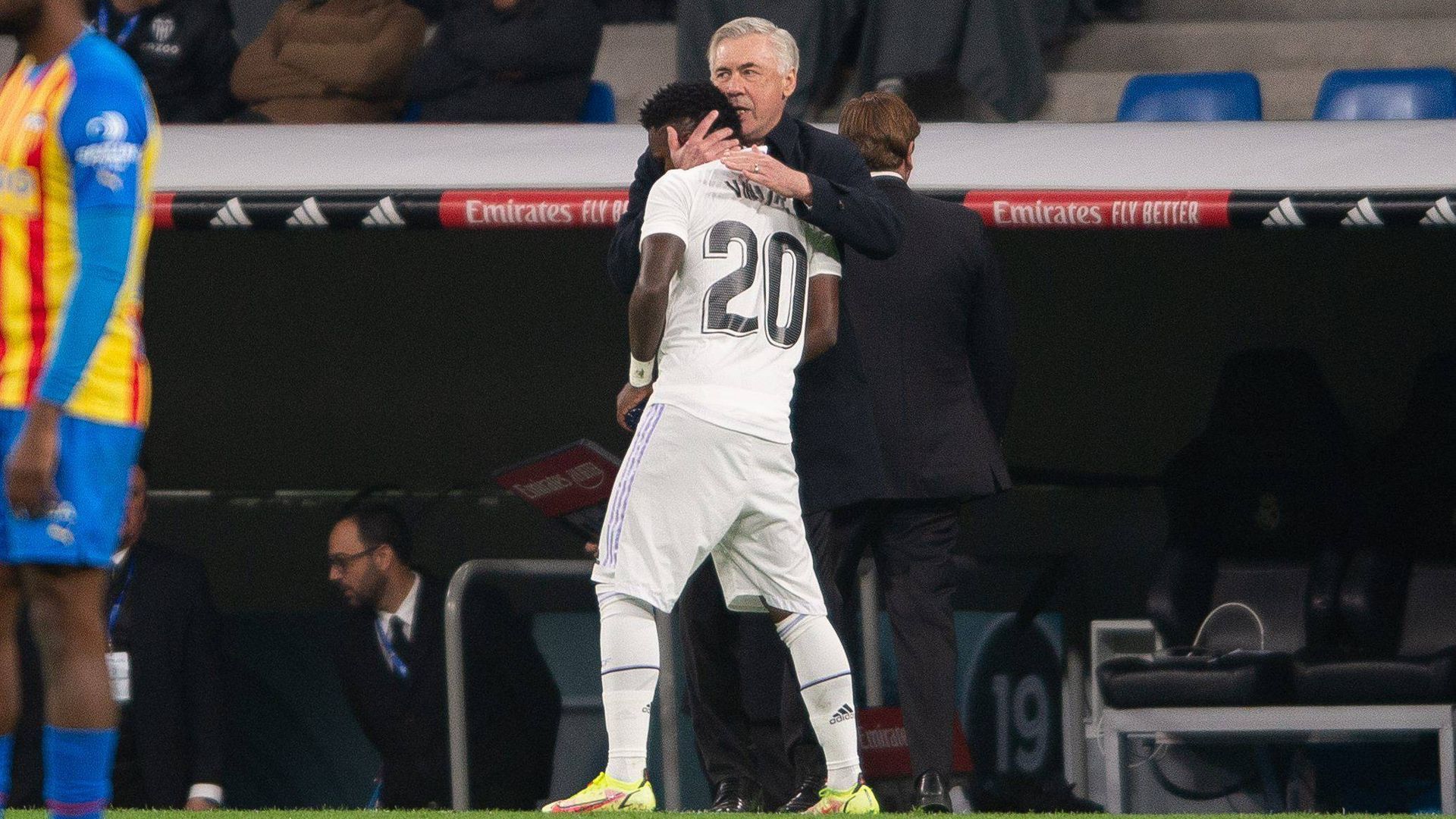 vini_y_ancelotti.jpeg
