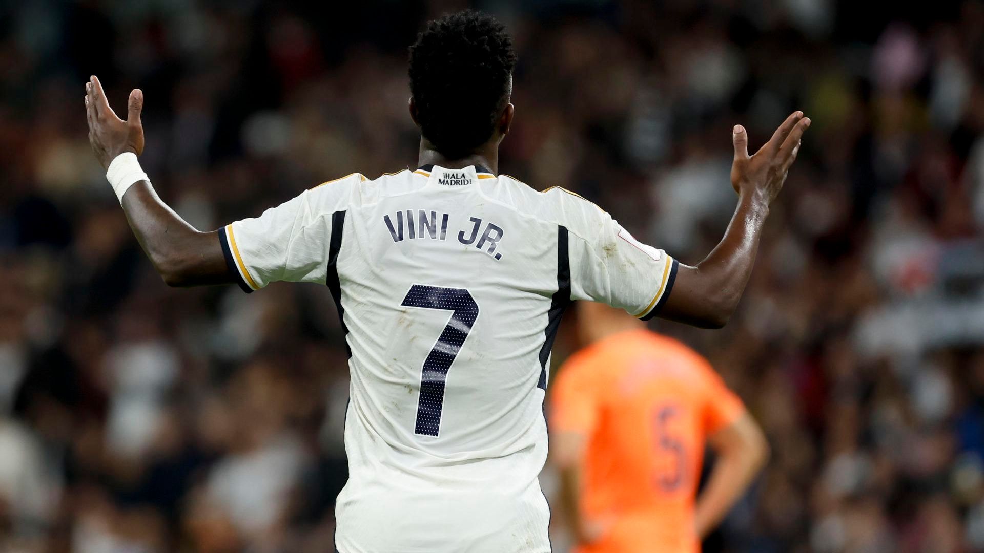 vinicius_celebrando_uno_de_su_goles_en_el_real_madrid_valencia_foto_efe_001.jpg