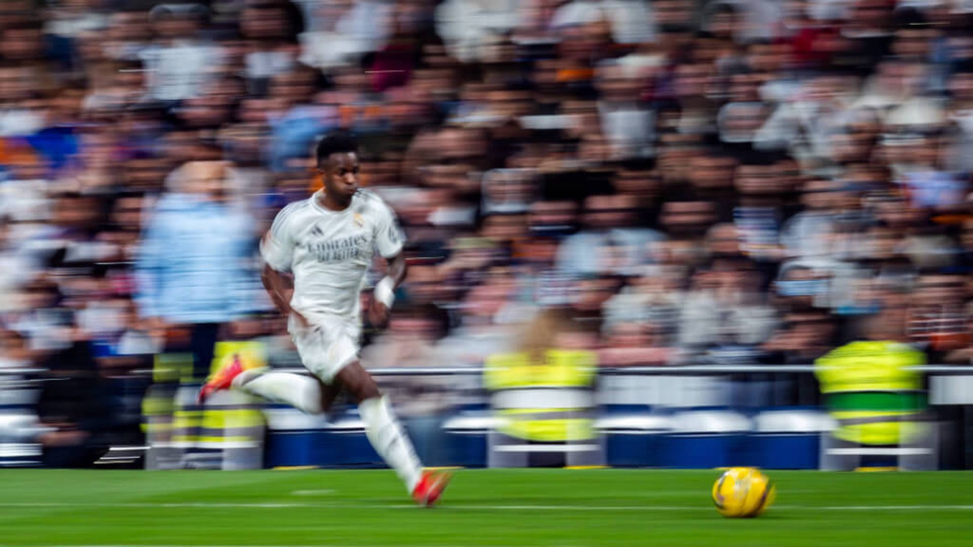vinicius_jr_corriendo_en_un_partido_foto_cordon_press.jpg