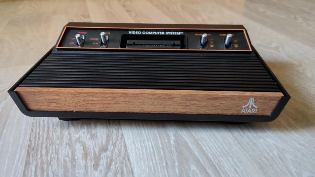 Así es la consola Atari 2600+